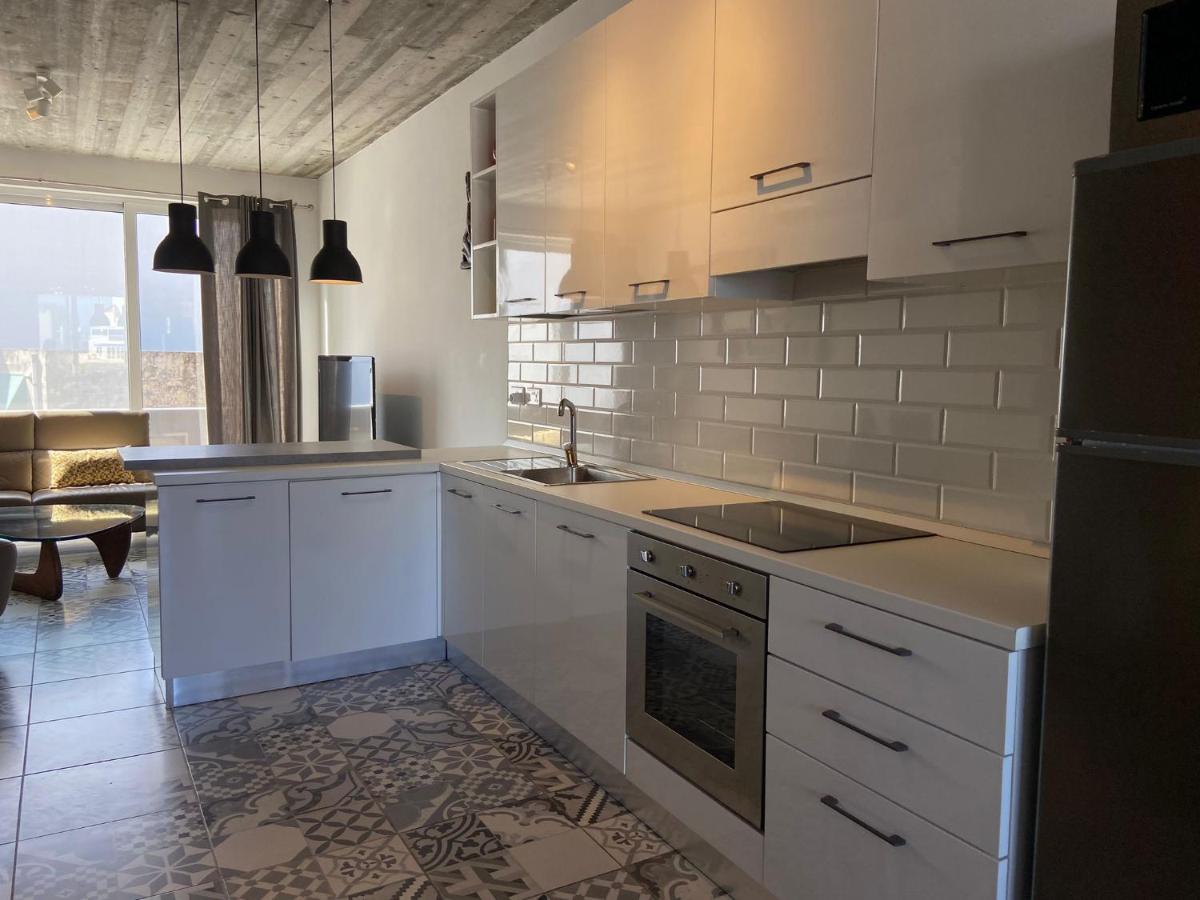 Distant Seaview Penthouse Apartment *