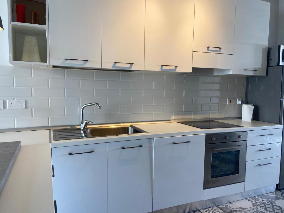 Distant Seaview Penthouse * Sliema