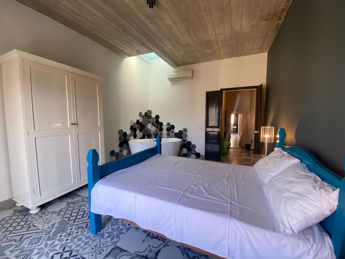Distant Seaview Penthouse Apartament *