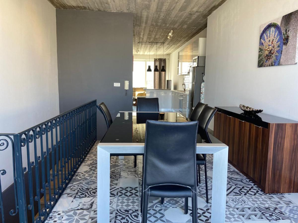 Distant Seaview Penthouse Apartament