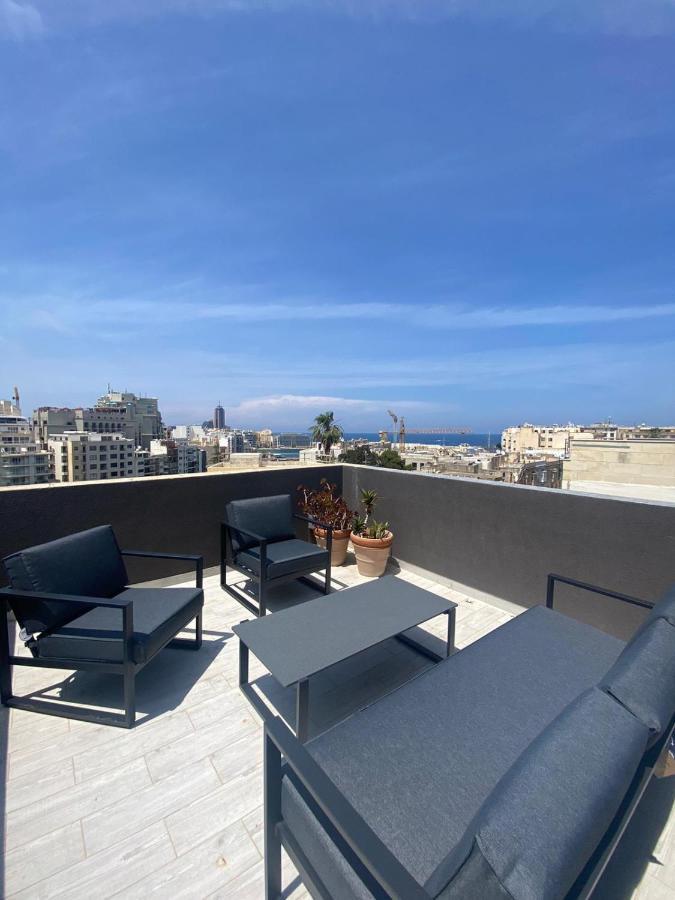 Distant Seaview Penthouse Apartament *