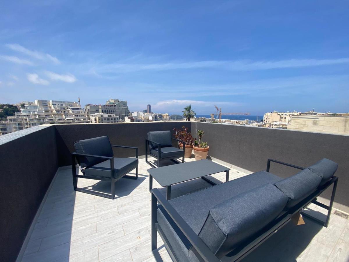 Distant Seaview Penthouse Apartament Sliema